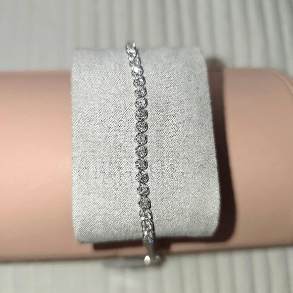 Natural Diamond Tennis Bracelet 3 CTW, 14K GOLD - Picture 4 of 8